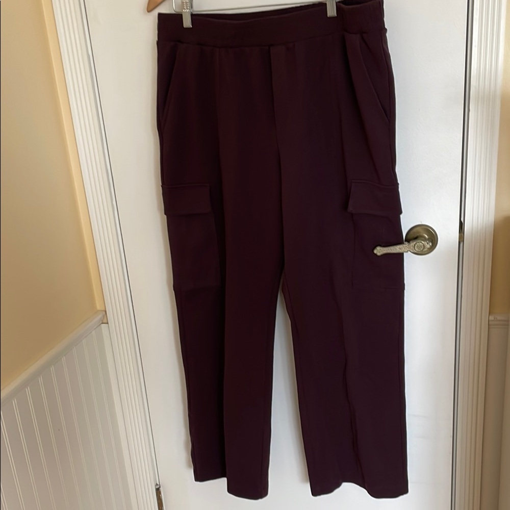 Like New Old Navy Active High Rise Wide Leg Cargo Pants Burundy Size XL